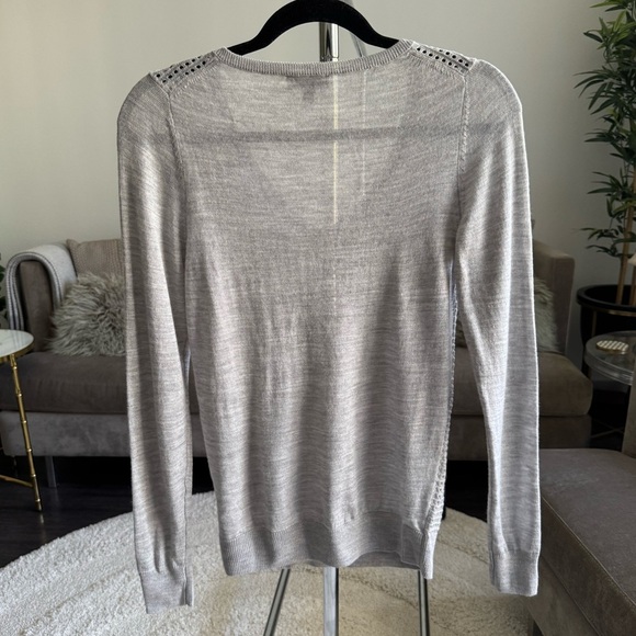 The Limited Gray V-Neck Wool Blend Knit Long Sleeve Sweater Size XS or Small - Picture 4 of 8